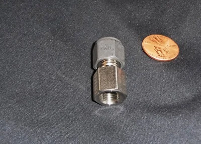 Parker® 1/4 compression X 1/8NPT FEMALE CONNECTOR 316 Stainless Steel 1/8" FNPT - Image 1 of 4