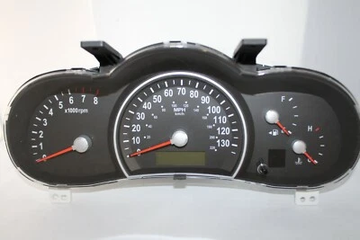 Cuadro de instrumentos velocímetro medidor de panel 06 07 Kia Sedona 107.141 millas Foto 1 de 4