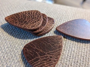 Leather guitar pick/plectrum x 3 - Buffalo Veg Tan leather - Picture 1 of 3
