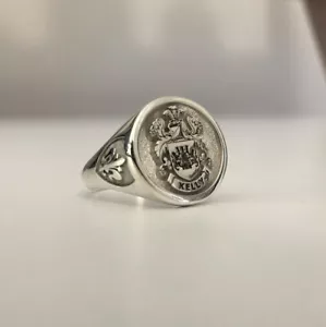 Custom Silver Signet Ring with Family Crest - Engraved Coat of Arms Jewelry - Picture 1 of 7