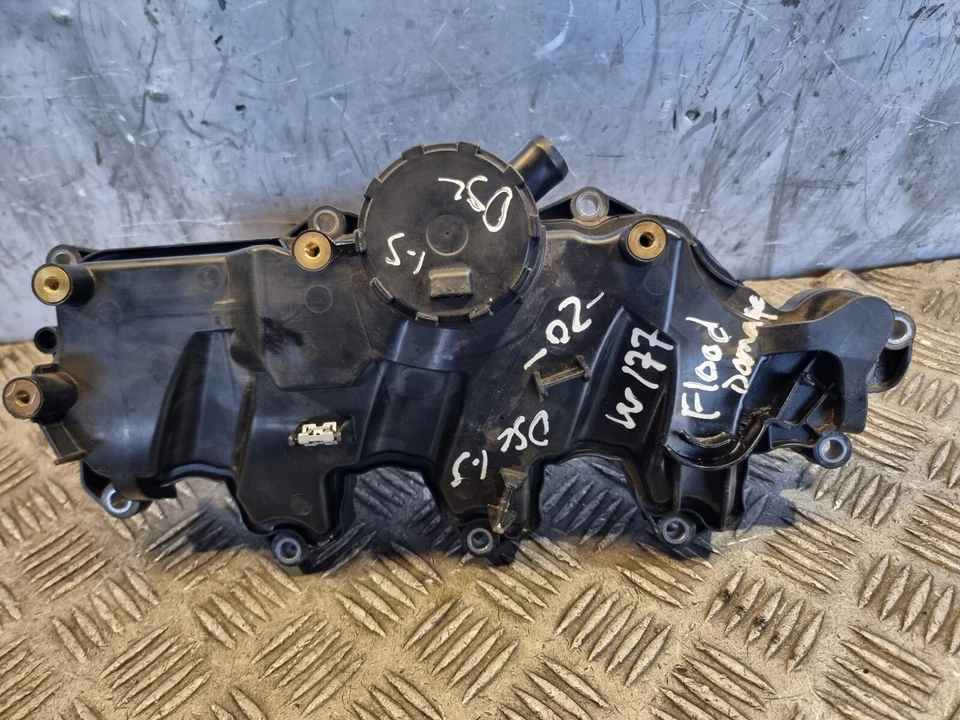 CUBIERTA VÁLVULA MERCEDES A180 118302055R DAÑOS INUNDADOS W177 1.5 HATCHBACK 2020 Foto 1 de 4