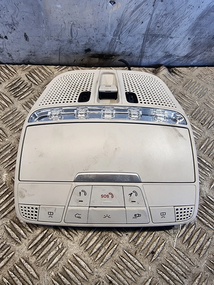 ВНУТРЕННИЙ ФОНАРЬ НА КРЫШУ MERCEDES C220 С ПЕРЕКЛЮЧАТЕЛЕМ УПРАВЛЕНИЯ КРЫШЕЙ A0009018503 W205 2016 - Изображение 1 из 4