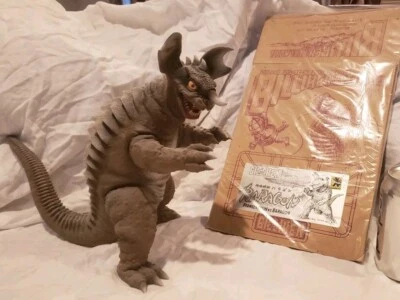 Modelo de vinilo construido vintage Billiken 11" BARAGON 1968 con caja X-Plus Godzilla Foto 1 de 4