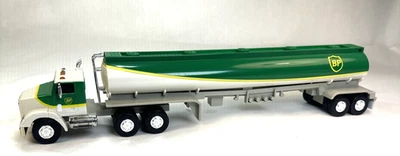 Camión cisterna vintage BP Oil/Gas Company gasolina 14 pulgadas ¡Memorabilia icónica de juguete! Foto 1 de 4