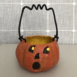 Contenedor de cubo de caramelo vintage de Halloween de papel maché calabaza Jack O linterna - Imagen 1 de 23
