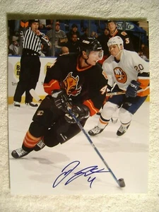 Foto autografiada de Jordan Leopold 8x10 Calgary Flames - Imagen 1 de 4