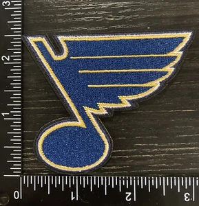 ST. LOUIS BLUES NHL FERRO DA STIRO SU TOPPA RICAMATA - Foto 1 di 1