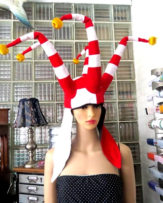 БОЛЬШАЯ белая красная полосатая шляпа Santas Elf Candy Cane Harliquinn Gold Balls - Изображение 1 из 4