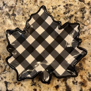 Piatto Robert Stanley nero bianco bufalo check foglia acero decorazione autunno - Foto 1 di 2
