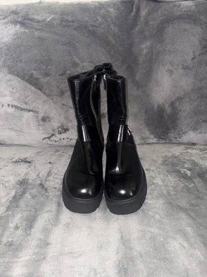 Bota para mujer Michael Kors Perry charol arrugado talla 9,5 nueva con etiquetas precio de venta sugerido por el fabricante 225 USD Foto 1 de 4