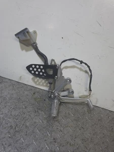 2004-2005 SUZUKI GSXR 600 OEM RIGHT SIDE DRIVER REARSET BRAKE SIDE - Picture 1 of 13