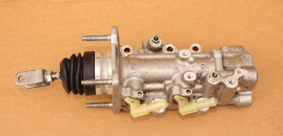 2010-2015 Prius CT200h ABS 泵制动器助推器主缸 — 第 1/4 张图片