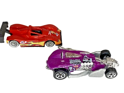 Hot Wheels-Purple Salt Flat Racer Natasha Fatal y 1999 Rojo Ferrari 333SP Diecast Foto 1 de 4