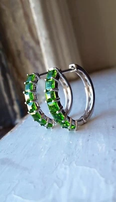 NEW 2.42cts Princess-Cut Natural Chrome Diopside Slice 1" Hoop Earring, Platinum - Image 1 of 4