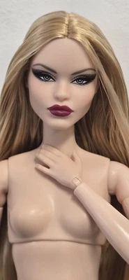 Barbie Estilo Por Diseño #1 Hecho para Mover Cuerpo Híbrido Muñeca DESNUDA Rubia Claudette Foto 1 de 4