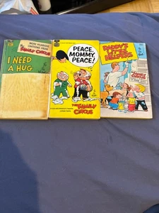 3 FAMILY CIRCUS PB BOOKS-PEACE MOMMY-NEED A HUG 1st ed - Picture 1 of 11