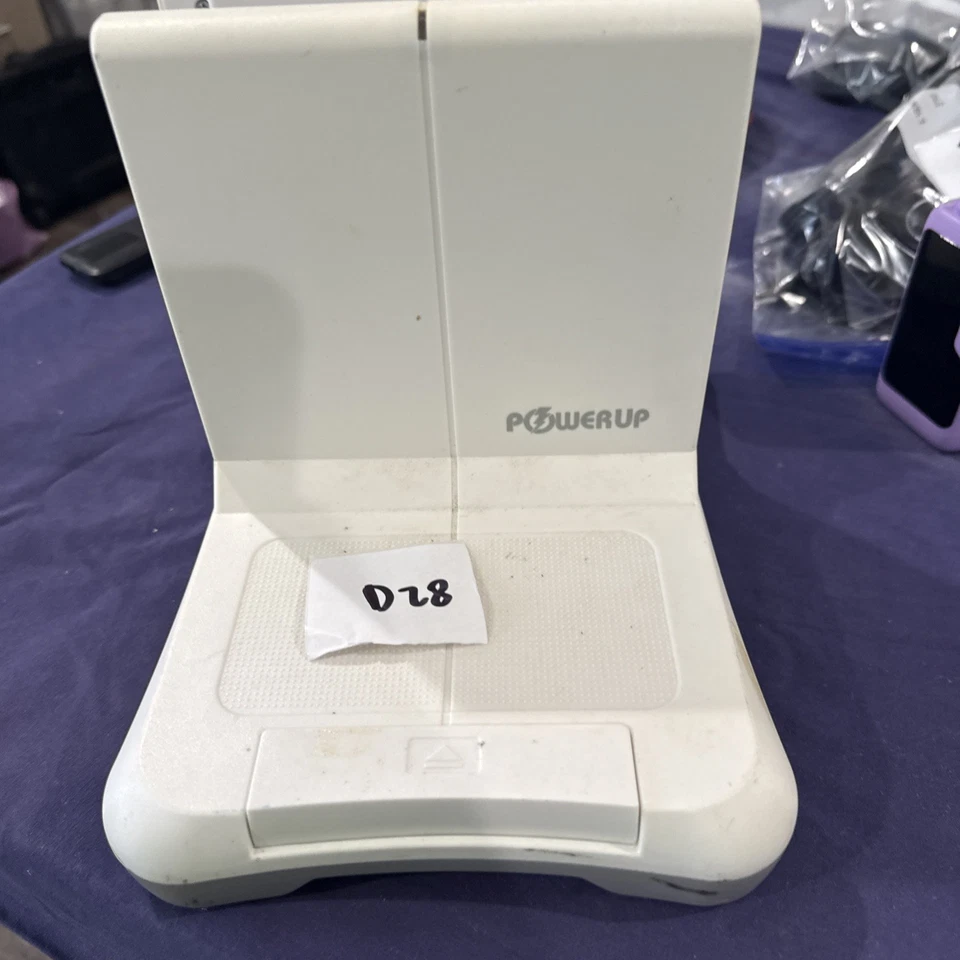 MadCatz PowerUp Wii Fit Charging Stand w/Balance Board Rechargeable - Image 1 of 4