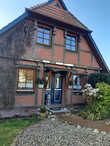 Fachwerkhaus in ökologischer Bauweise mit Fotovoltaik, Kollektoren und Wallbox - Bild 1 von 23