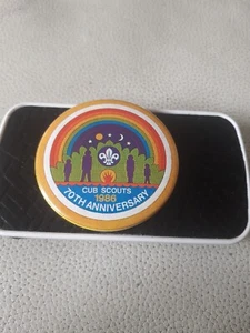 Cub Scouts 1986 70th Anniversary Vintage Badge - Foto 1 di 3