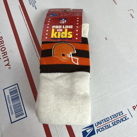 NWT Vintage NFL Cleveland Browns Socks Size 9-11 White Logo Football Cover