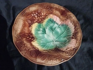 ANTIKER OBSTTELLER MAJOLIKA GRÜN GELB ROSA BRAUN 8 ZOLL BLÄTTER BLUMEN - Bild 1 von 2