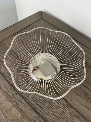 Cesta decorativa estantería alambre plateado mediados de siglo de colección moderna MCM Foto 1 de 4