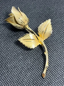 Vintage Giovanni Gold Tone Long Stem Rose Brooch Textured Floral Pin Signed - Picture 1 of 9