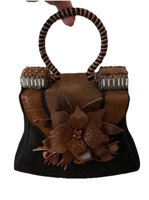 Bolso de mano Mary Frances adornado con cuentas flor negro gamuza cuero marrón Foto 1 de 4