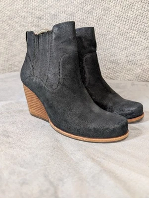 Botín Chelsea Kork Ease Verdelet Negro Gamuza Envejecida Tacón de Cuña 8 M Foto 1 de 4