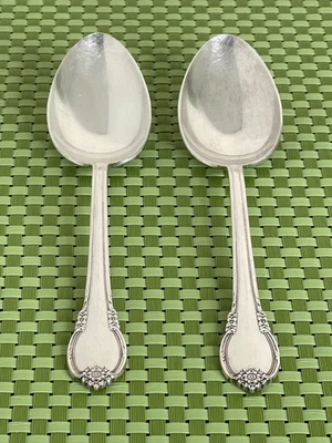 1847 Rogers Bros REMEMBRANCE International Silverplate 2 cucharas para servir 1948 Foto 1 de 4