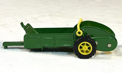 Ertl John Deere Manure Spreader Diecast  - 4 1/2" - Image 1 of 4