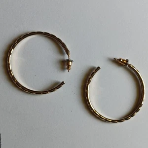 Vintage Pierced Earrings Gold Tone 1 1/4 inch Loop - Picture 1 of 5