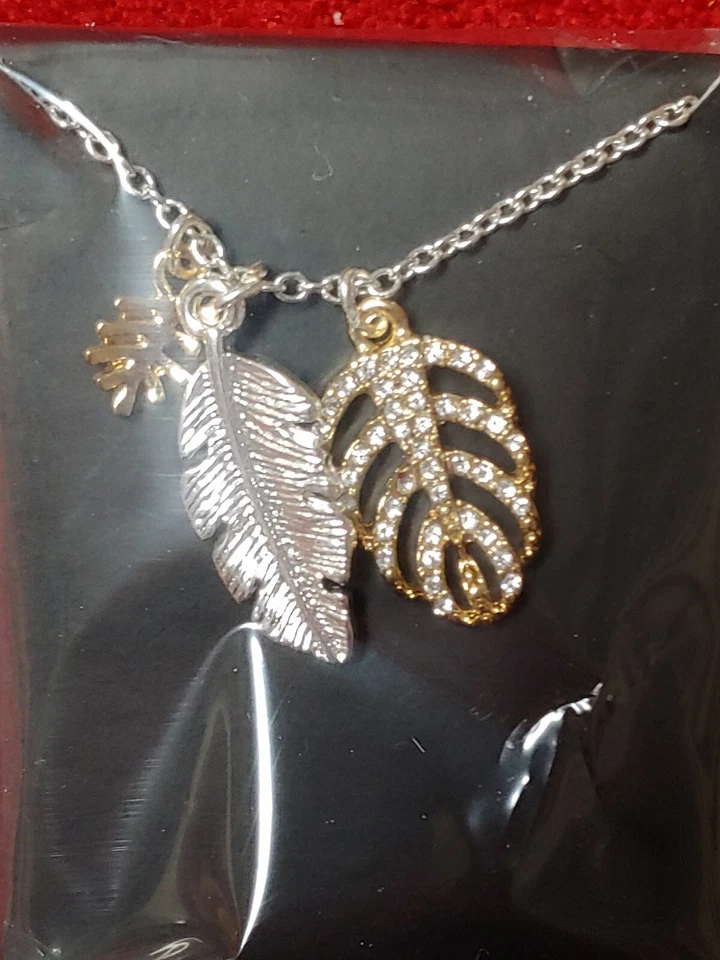 Avon Palm Leaf Pendant Necklace Silvertone & Goldtone