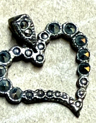 Dije colgante vintage de plata de ley 925 con forma de corazón de marcasita Foto 1 de 4