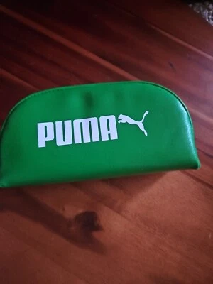 Funda para gafas de sol PUMA. Logo verde/blanco. Interior liso. Foto 1 de 3