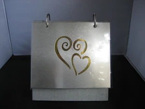 O Flip Album - Gold Heart - Holds 36 Photos - Picture 1 of 7