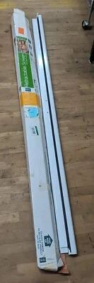 Puerta de pantalla retráctil estándar blanca Brisa se adapta a puertas de salida de 6'8"  Foto 1 de 4