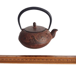 Stunning Japanese Tetsubin Cast Iron 1 Cup Teapot With Water Waves Relief Design - Picture 1 of 6