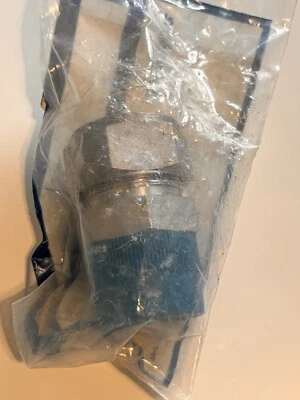 25MM OD X 1" NPT MALE SWAGELOK SS-25M0-1-16 COUPLING STANLESS STEEL COMPRESSION - Image 1 of 2