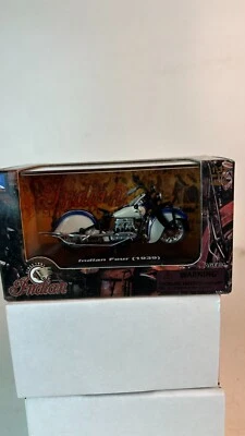 New Ray 1:32 Scale 1939 Indian Four Motorcycle - Image 1 of 4
