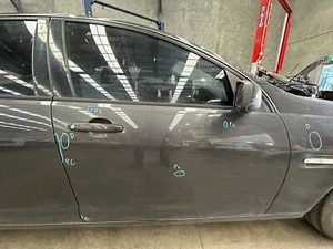 HOLDEN COMMODORE VE 07/2006-05/2013 RIGHT FRONT WINDOW SEDAN - Picture 1 of 12