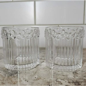 Juego de 2 vasos con textura a rayas acanaladas con flores de margarita de verano de 9 oz - Imagen 1 de 6