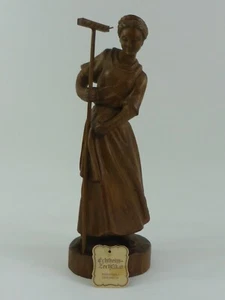 Figura tallada en madera campesina con rastrillos madera maciza tallada 37 cm certificado - Imagen 1 de 9