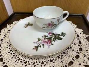 Snack plate & tea cup - pink roses - Vintage - Made in Japan. - Picture 1 of 8