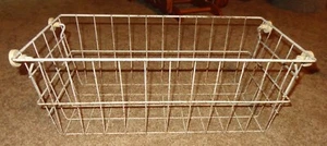 GROSSER VINTAGE PRIMITIVER METALLDRAHT GEFRIERSCHRANK AUFBEWAHRUNGSKORB AUF ROLLEN RÄDERN 21,5 - Bild 1 von 7