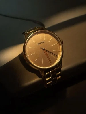 Reloj de pulsera analógico Nixon Kensington 37 mm en oro rosa  Foto 1 de 4