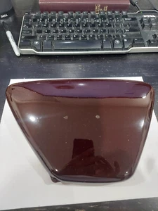 2L0-21721-00-6e yamaha xs400 side cover maroon n.o.s. bin 5-2 - Picture 1 of 1