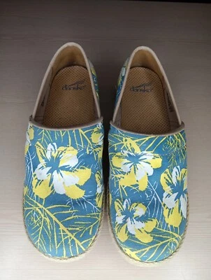 Zuecos Dansko para mujer 9.5 40 Azul Amarillo Floral Victoria Tahiti Tela Superior  Foto 1 de 4