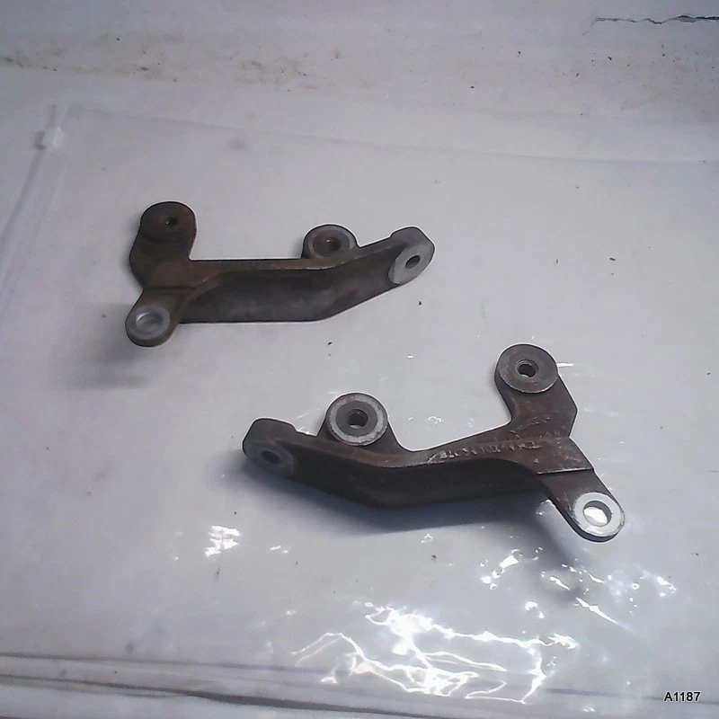 Оригинальные кронштейны для крепления заднего суппорта дисковых тормозов Jaguar XK XKR XKR-S 2007-2015 годов выпуска L&R - Изображение 1 из 4