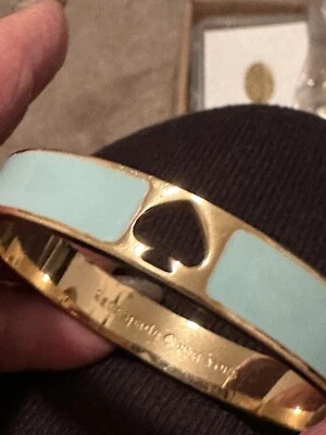 "Brazalete Kate Spade verde espuma de mar de 3/8"" de ancho - bisutería" Foto 1 de 3